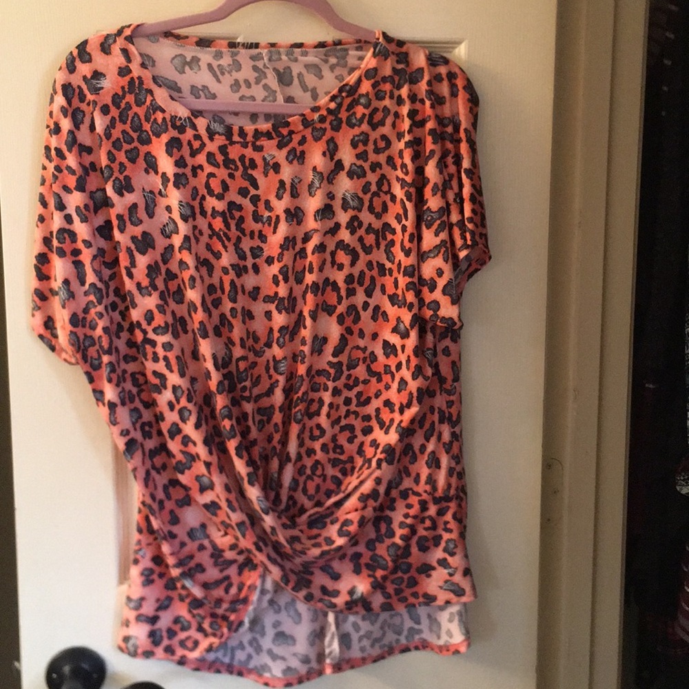 Coral leopard top with stomach ruching detail